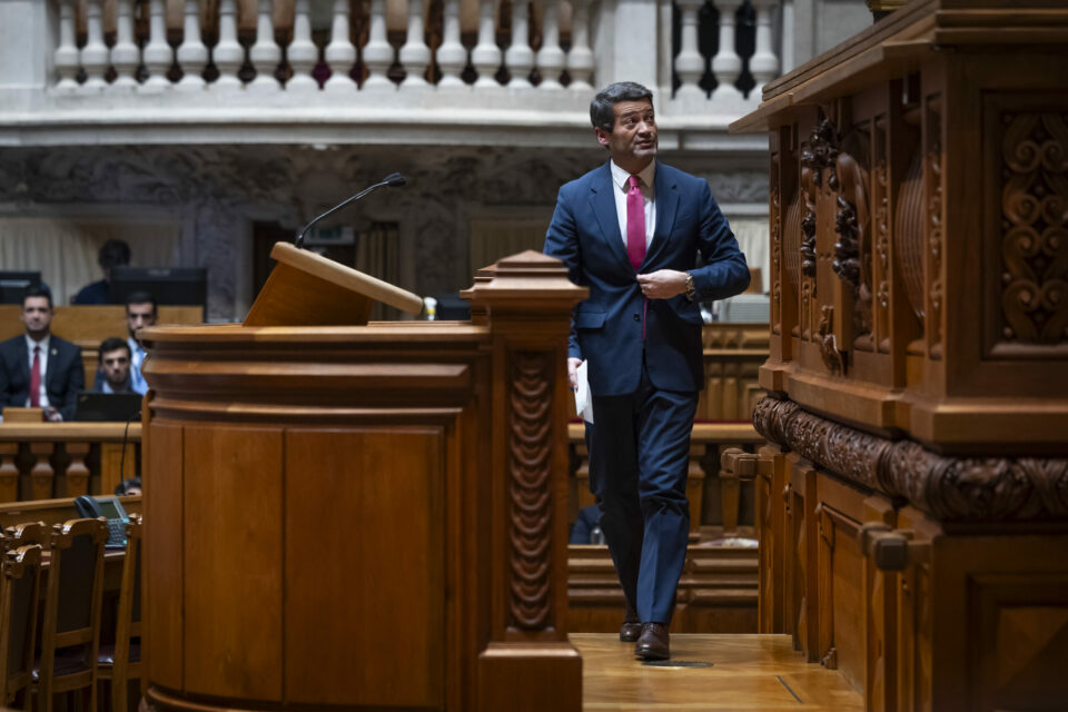 Chumbada. Mo&ccedil;&atilde;o de censura do Chega deu lugar a al&iacute;vio fiscal e suplemento extraordin&aacute;rio para pensionistas