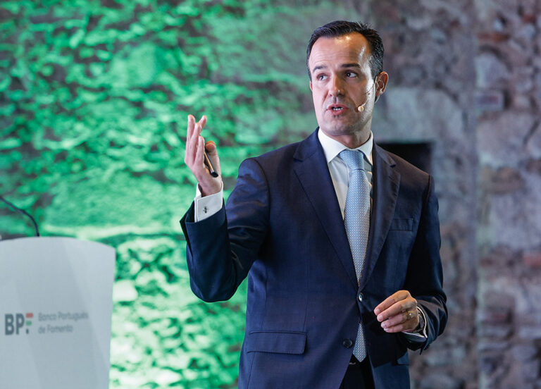 Banco de Fomento tem objetivo: financiar 20 mil empresas com 8 mil milh&otilde;es. Protagonistas antecipam 2026 ao JE