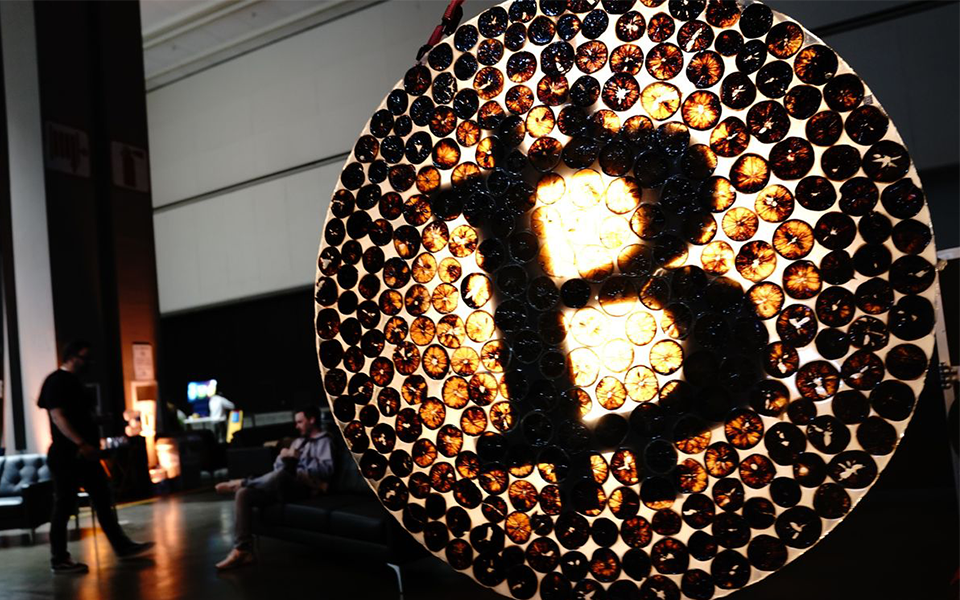 Bitcoin sob pressão com receios sobre economia mundial