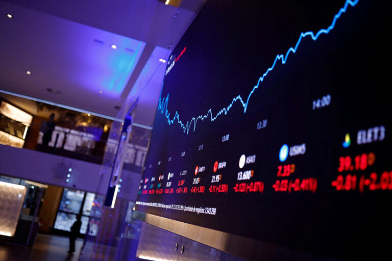 Mercados iniciam semana sob press&atilde;o do petr&oacute;leo, resultados tecnol&oacute;gicos e reuni&atilde;o da Fed
