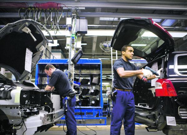 Fábricas de automóveis em risco de paragens de produção nos "próximos dias" com guerra dos chips