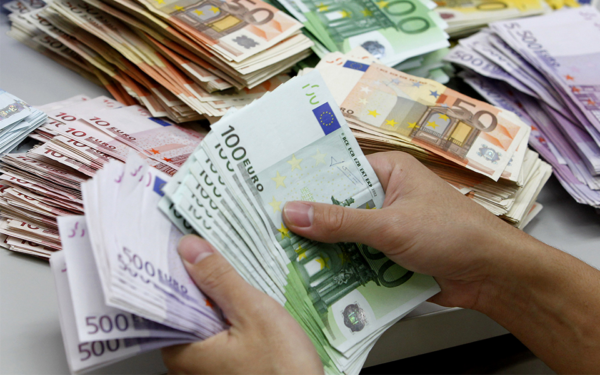 Certificados de Aforro voltam a bater oferta da banca em dep&oacute;sitos em todos os prazos