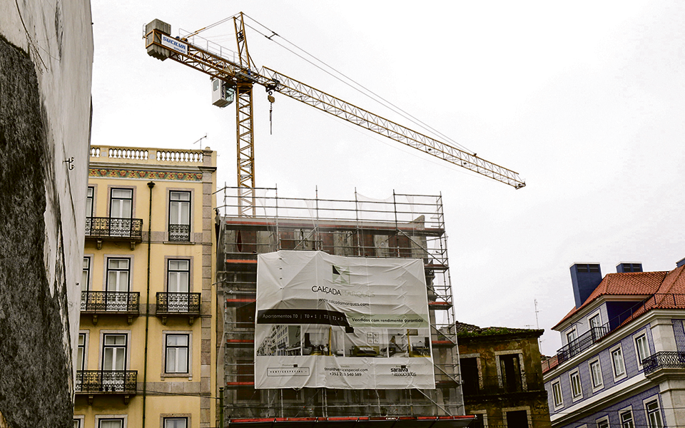 Construir um edifício em Portugal pode demorar entre dois a três anos