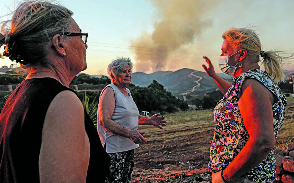 Costa avisa que fogo de Monchique vai continuar