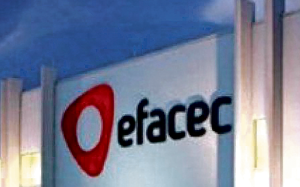 Estado está a injetar  14 milhões de euros  por mês na Efacec