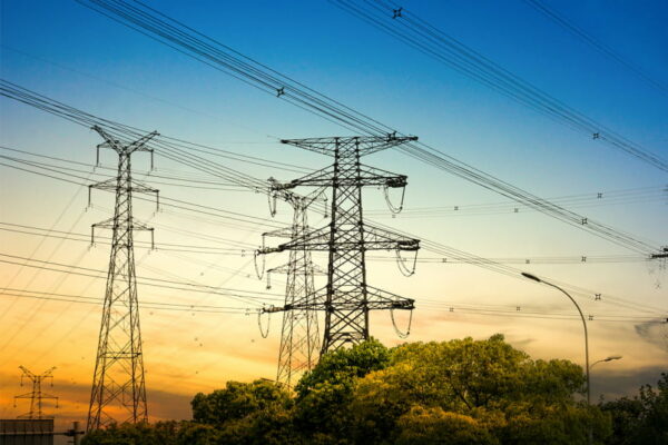 Redes elétricas europeias precisam de investimento de 650 mil milhões até 2030
