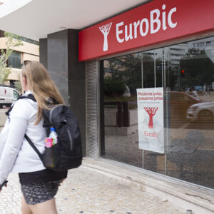 Abanca compra de 100% do EuroBic por 305 milhões. Isabel dos Santos assinou no Dubai