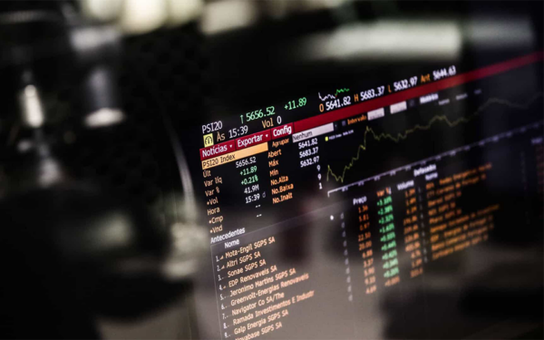 Internacionalização da bolsa francesa gera ganhos para investidores apesar de downgrade das agências de rating