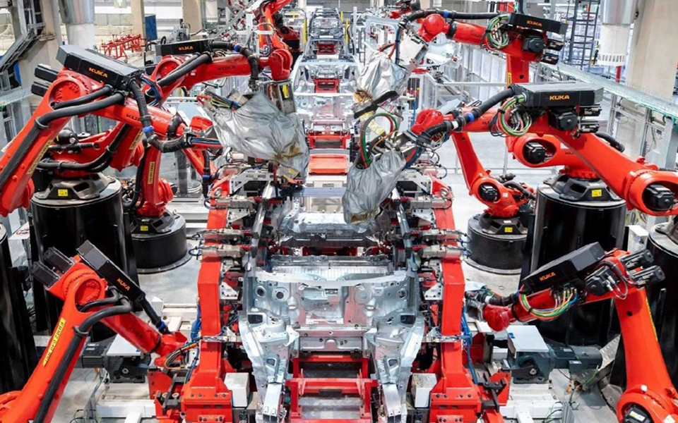 Portuguesa Introsys programa robôs da Gigafactory da Tesla nos Estados Unidos