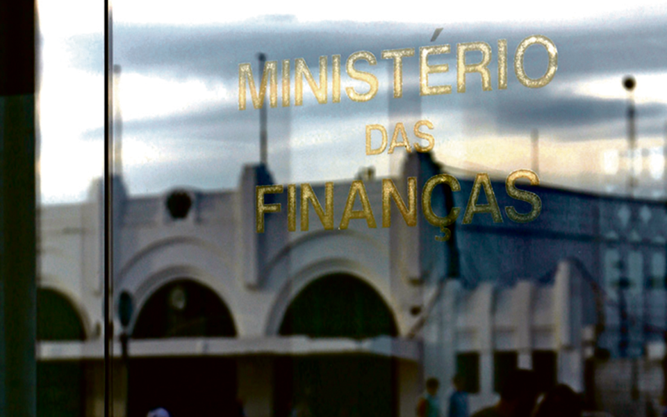 Direito de resposta  e retificação do Ministério das Finanças
