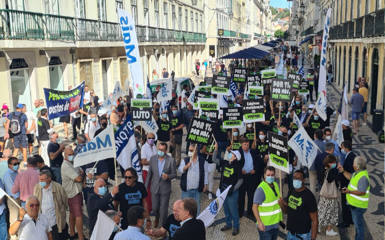 Bancários manifestam-se em Lisboa e reivindicam aumentos de 6%
