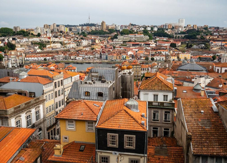 UE sugere apoios &agrave; renda e medidas para proteger fam&iacute;lias dos despejos