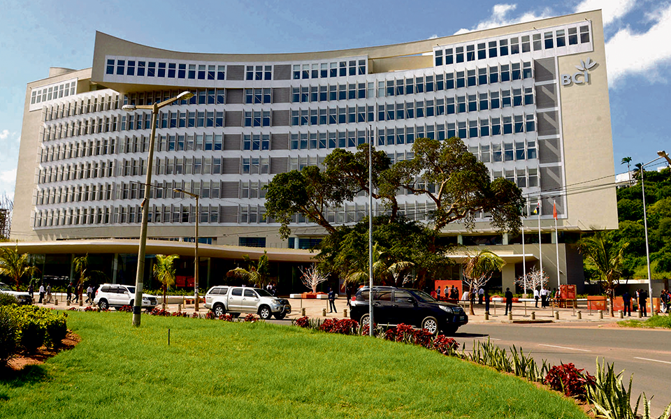 Banco de Moçambique põe “inspetor” dentro do BCI e rejeita CEO