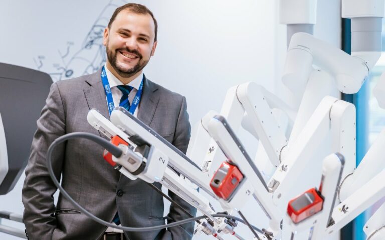 Jesus Hombrados: "Em Portugal a expans&atilde;o da cirurgia rob&oacute;tica tem sido exponencial"