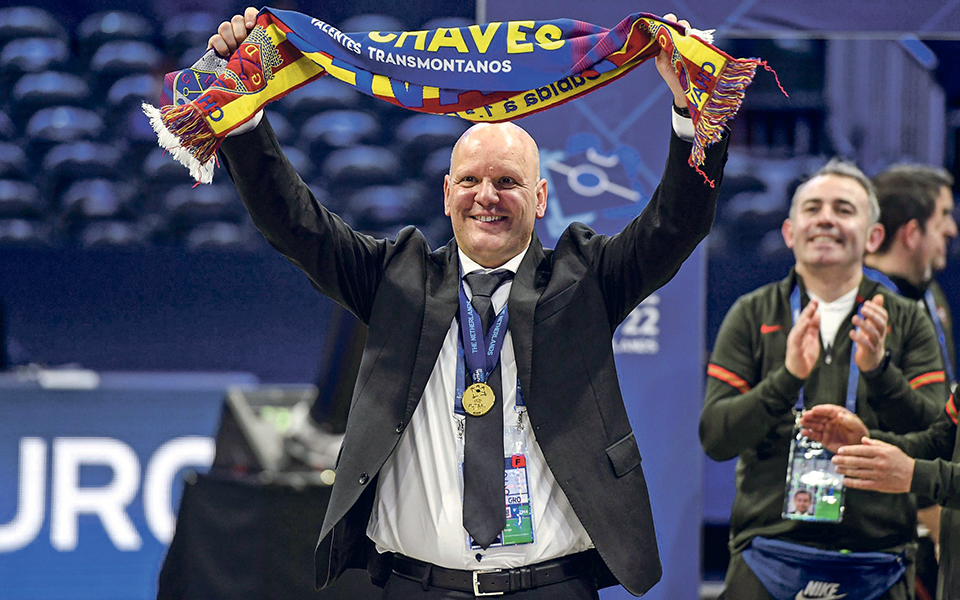 Jorge Braz, o ex-guarda-redes que agarrou a hegemonia no futsal mundial