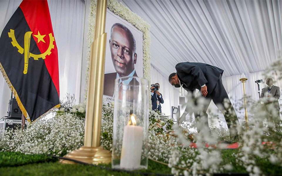 “Não existe cobertura legal para os filhos do ex-Presidente irem a funeral em Angola”, diz jurista