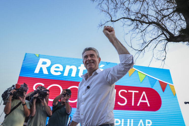 Carneiro critica Montenegro e afirma que algu&eacute;m tem de lhe dizer que o &ldquo;rei vai mesmo nu&rdquo;