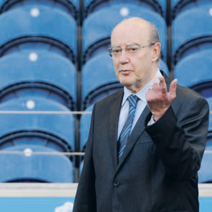 Rivais em silêncio no dia em que o Dragão se despediu do "presidente dos presidentes"