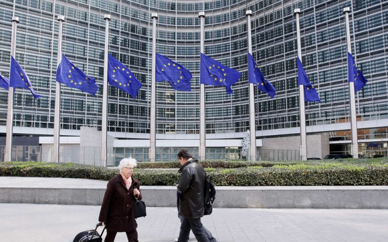 Bruxelas multa Glovo e Delivery Hero em 329 milhões de euros por cartelização