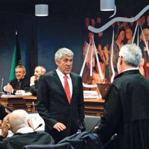 Dez anos após ter sido detido, Sócrates começa a ser julgado