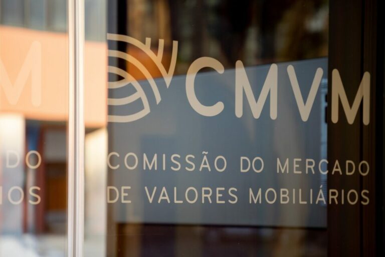 CMVM aplicou 280 mil euros em coimas a auditores em 2025 e identificou 181 irregularidades na supervis&atilde;o