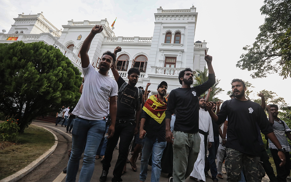 Sri Lanka em crise com populares a expulsarem presidente do poder