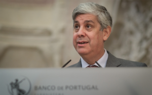 Mário Centeno debate desafios da banca em Fórum do JE e PwC