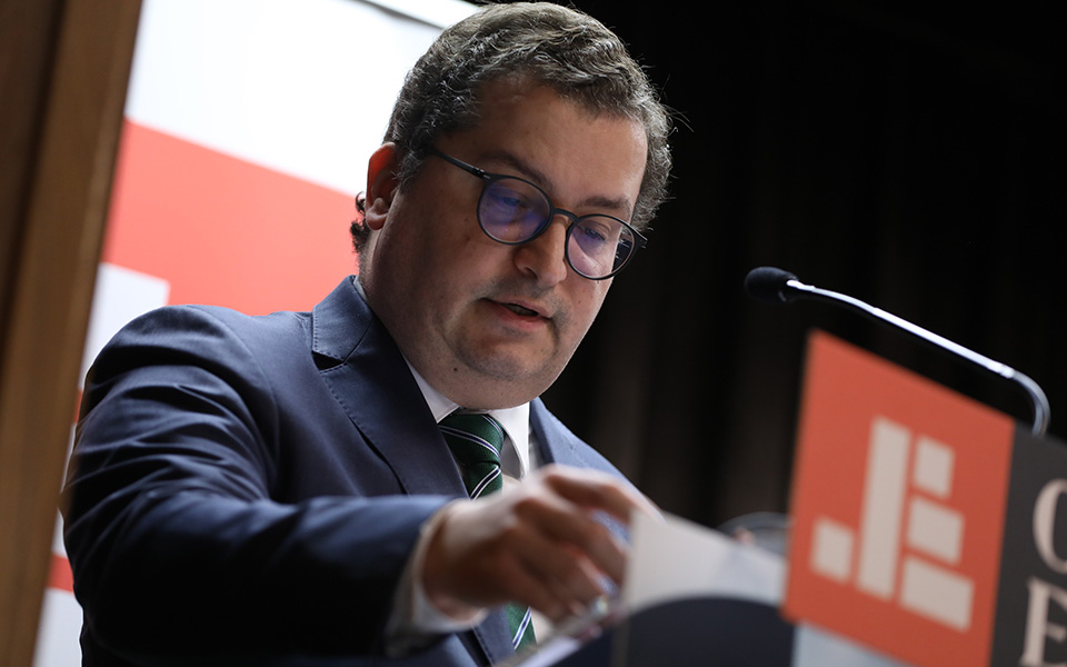Miranda Sarmento afasta impacto da crise política na economia e aponta a 2,5% de crescimento este ano