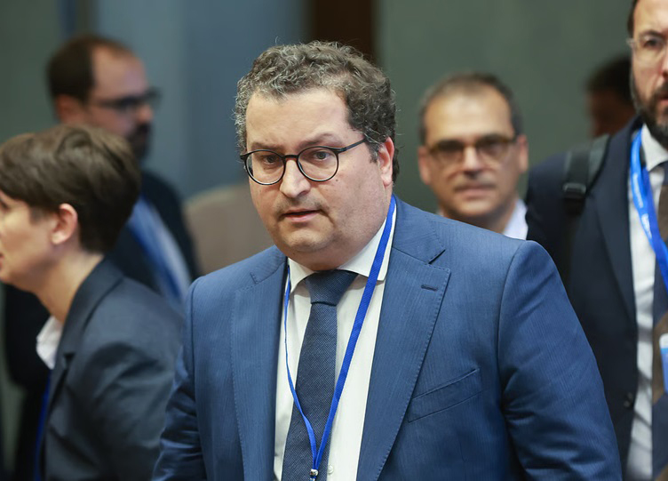 Governo avalia devolução de imposto adicional sobre banca