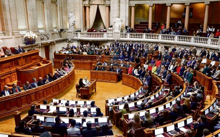 Incêndios: Debate de urgência "é uma decisão tomada por unanimidade", diz Aguiar-Branco