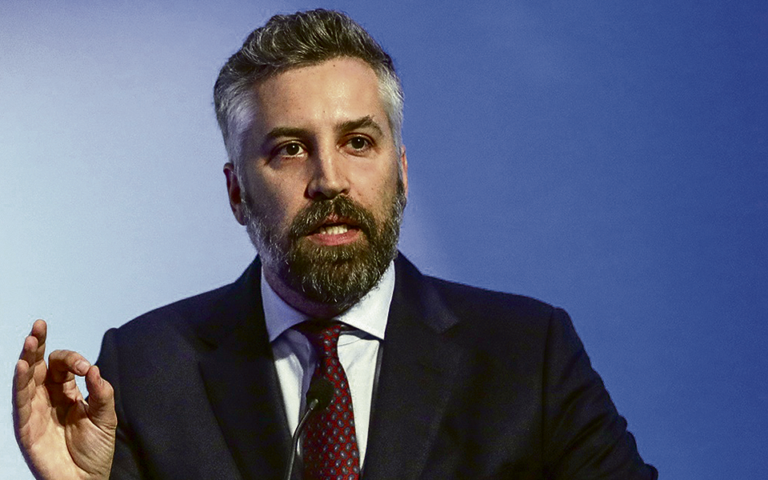 TAP? "Estado deve ter maioria do capital, mas devemos abrir ao investimento estrangeiro", diz Pedro Nuno Santos
