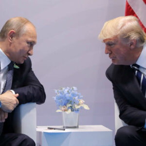 Trump telefona a Putin para falar sobre vários assuntos, entre os quais a paz na Ucrânia