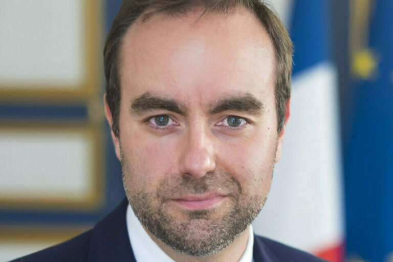 Governo franc&ecirc;s aposta em impostos sobre grandes empresas para garantir aprova&ccedil;&atilde;o do or&ccedil;amento