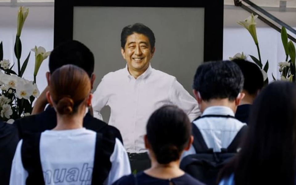 Shinzo Abe morto por um homem “calmo” com uma arma feita em casa