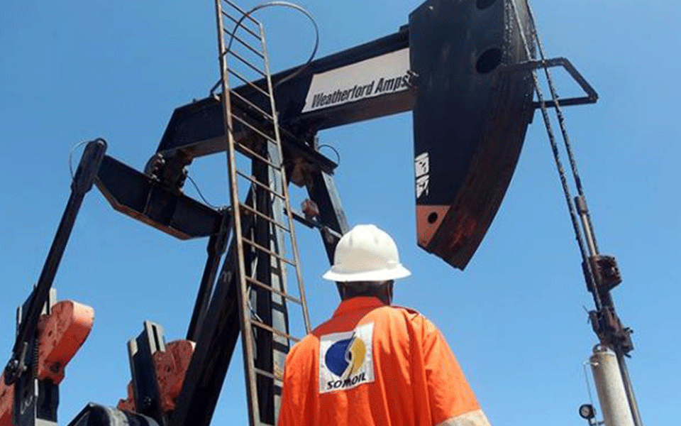 Petróleo perde gás  em Angola apesar de continuar a dominar exportações