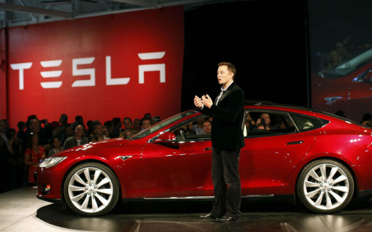 Tesla cai mais de 7% depois de Musk anunciar que vai criar um novo partido