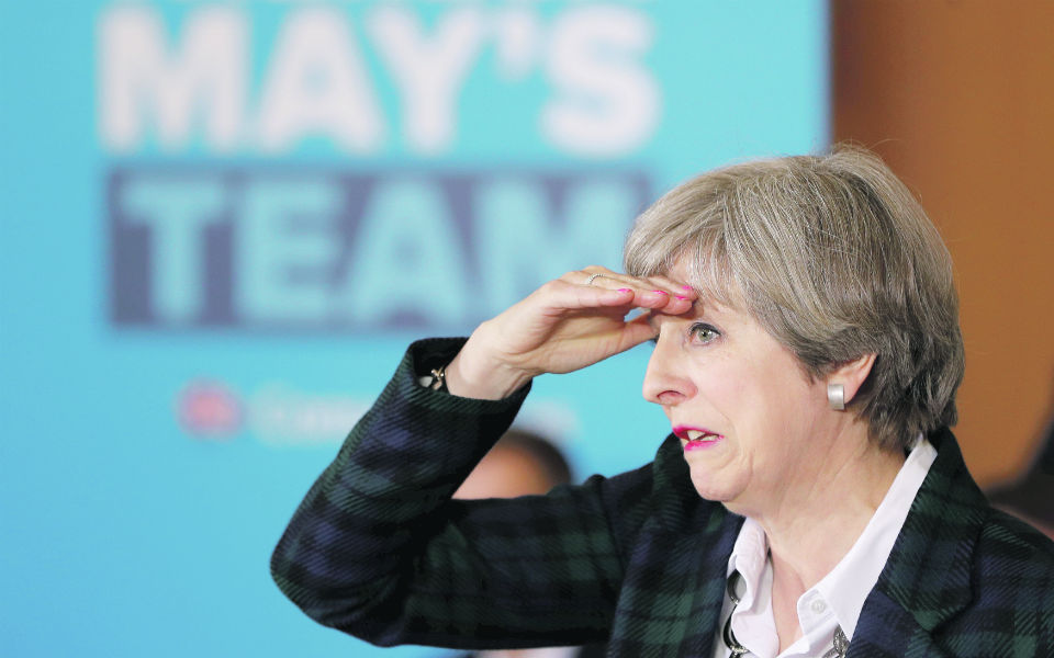 Theresa May: um dilema chamado maioria absoluta