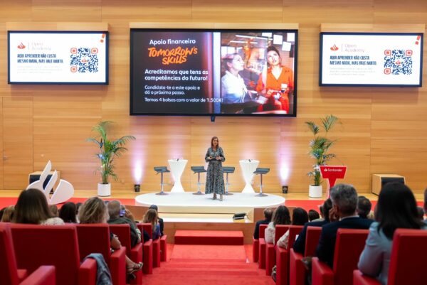 "As pessoas querem menos teoria e mais prática", diz Inês Rocha de Gouveia, presidente da Fundação Santander Portugal