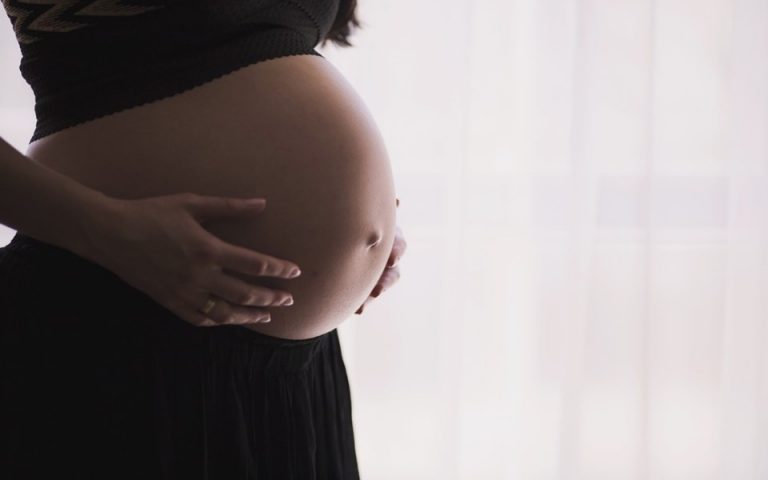 Em três meses, quase 60 mil utentes foram triadas na Linha SNS Grávida (maioria seguiu para urgência)